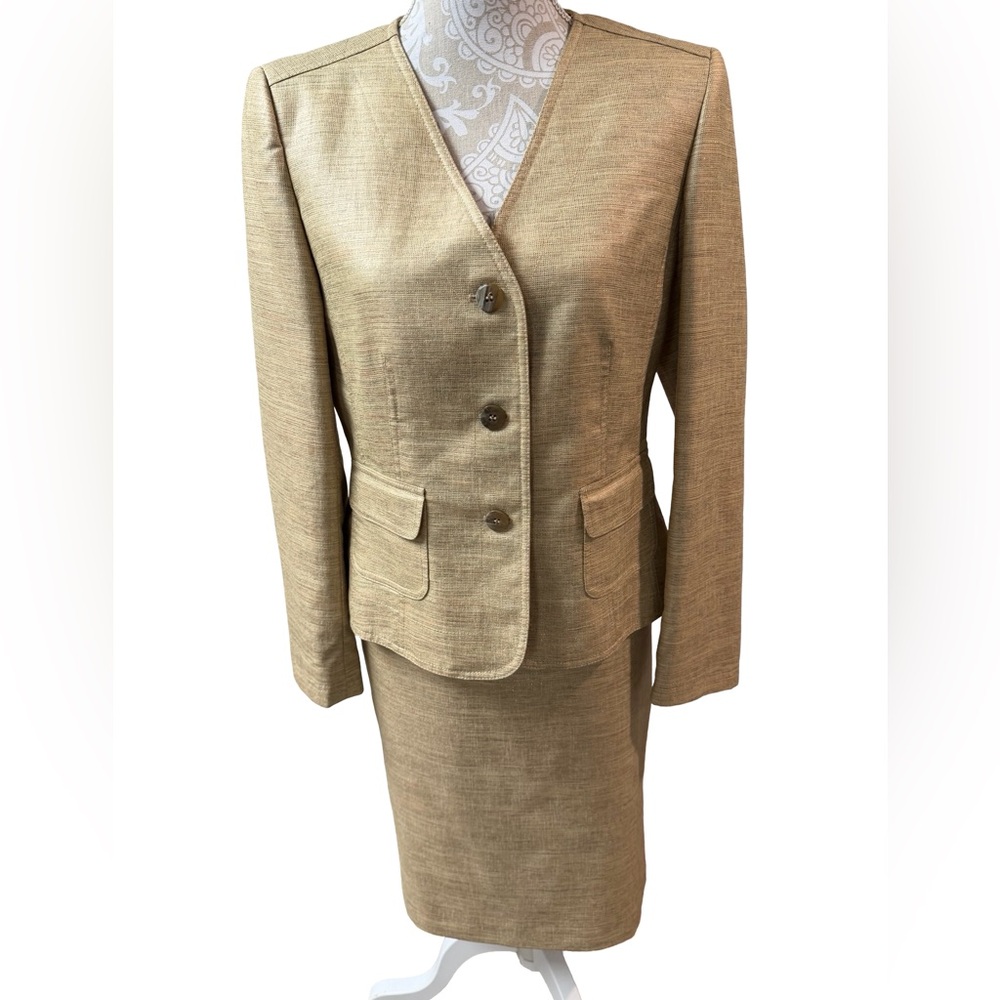 KASPER women’s 8 gold shimmer suit
Elegant Blazer and Skirt Set